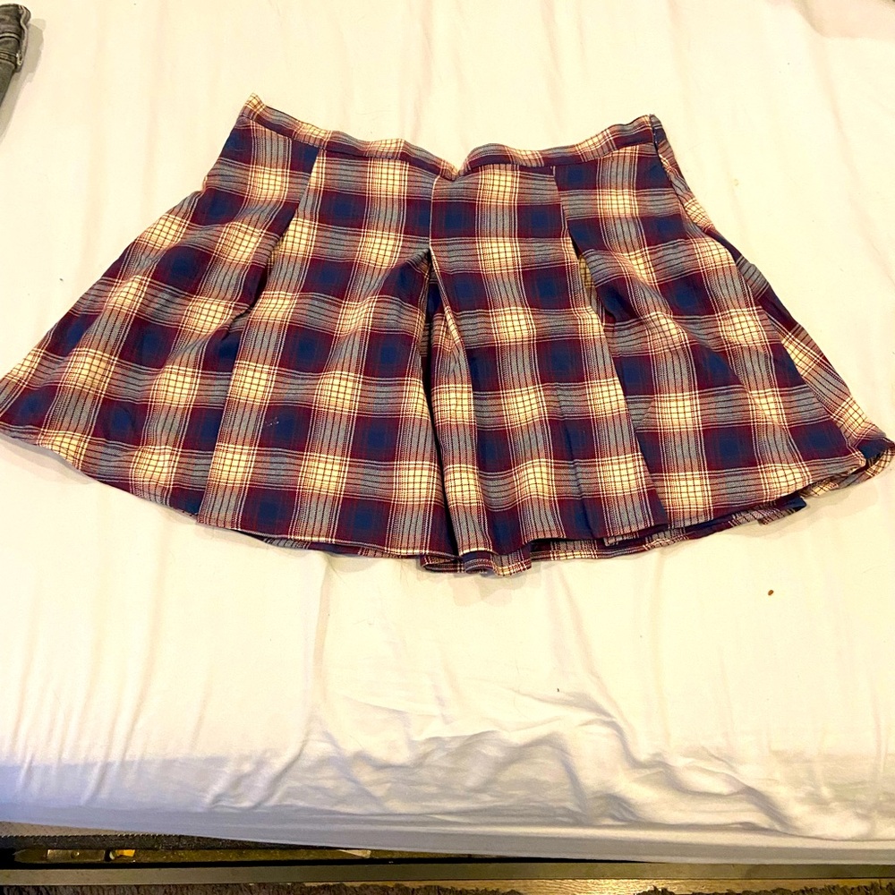 Maroon, navy, cream pleated mini skirt